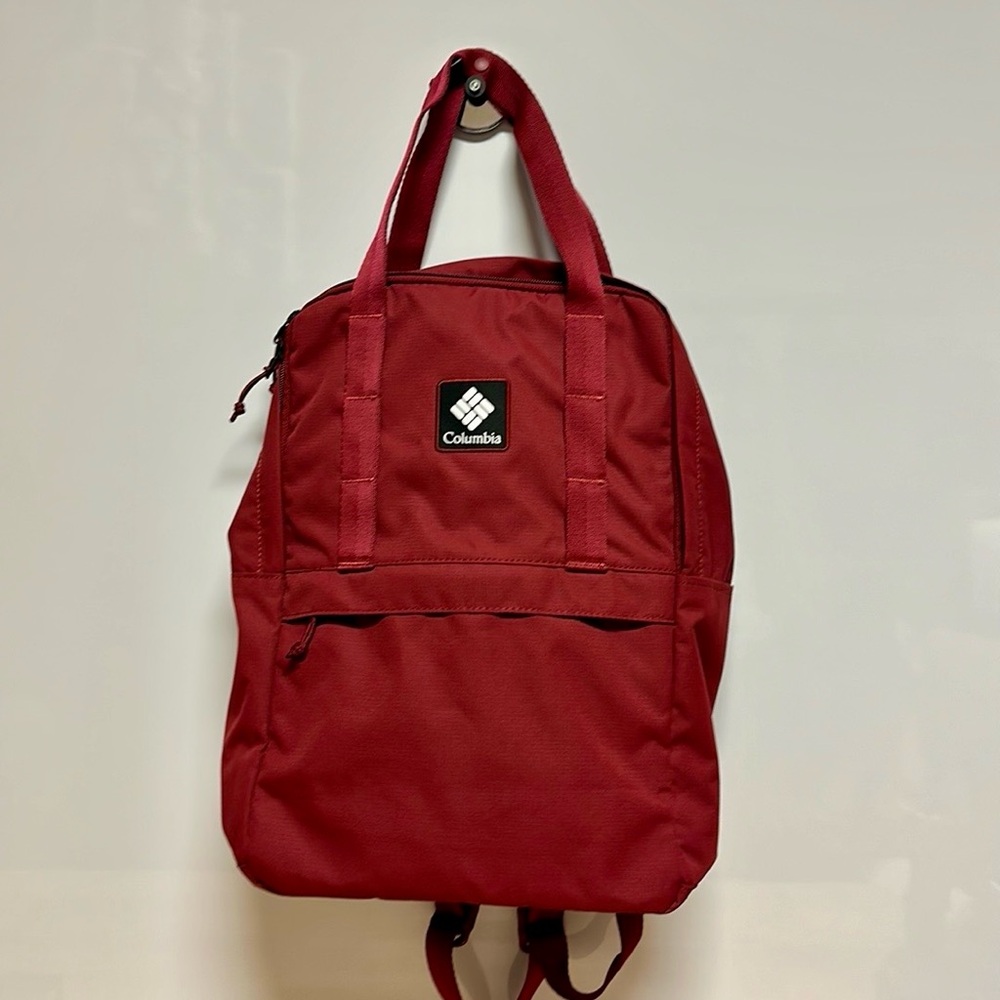 Columbia Trex 18L Unisex Backpack Cranberry.